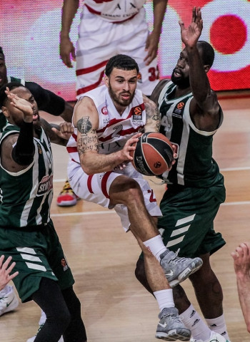 Mike James y Armani Milán separan sus caminos