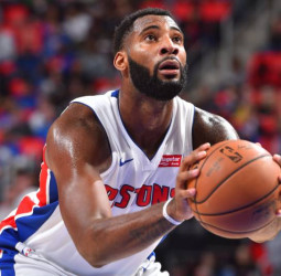 Ante la lesión de Powell los Dallas Mavericks intensifican la búsqueda de un interior