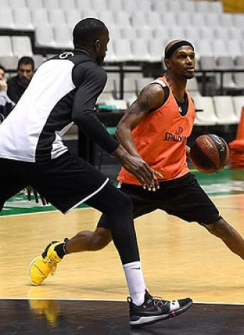 Thaddus McFadden: "Encajo muy bien en la Penya"
