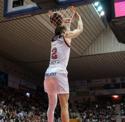 El Básquet Girona encadena su cuarta derrota consecutiva ante el Baskonia, 85-93