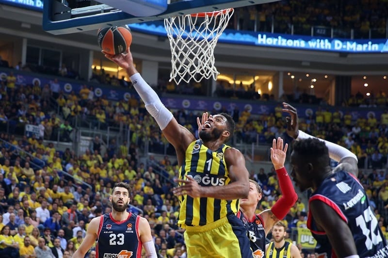KIROLBET Baskonia pelea hasta el final en un tremendo choque ante Fenerbahce (82-73)