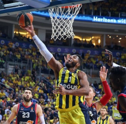 KIROLBET Baskonia pelea hasta el final en un tremendo choque ante Fenerbahce (82-73)