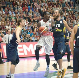 El Fenerbahce comienza la liga turca con derrota
