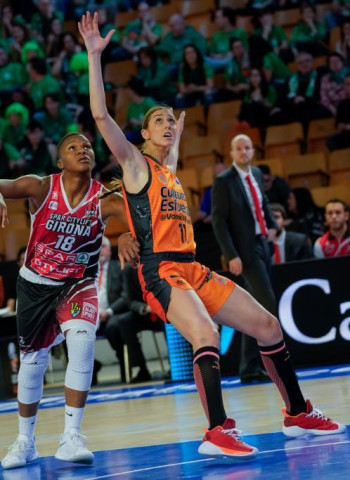 La vieja guardia certifica el pase a semis al Spar CityLif Girona (52-49)