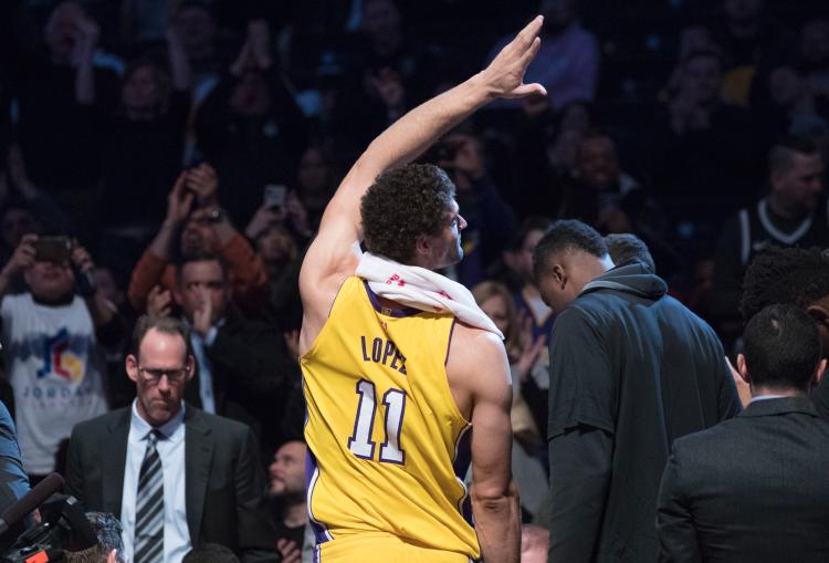 Los Hornets dan la sorpresa, Celtics gana sin Irving y Lopez atiza a los Nets