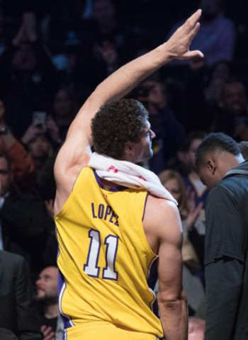 Los Hornets dan la sorpresa, Celtics gana sin Irving y Lopez atiza a los Nets