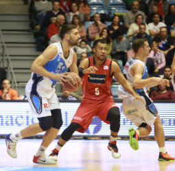 El Rio Natura Monbus Obradoiro extiende un mes más el contrato a Osvaldas Matulionis