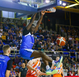 Leyma Coruña lidera el gran incendio por el ascenso a la Liga Endesa