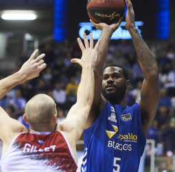 El San Pablo Burgos y Earl Clark separan sus trayectorias