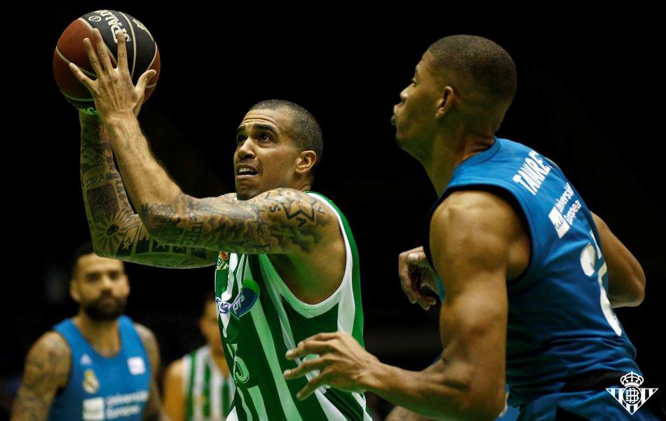 El Reyer Venezia se interesa en Blake Schilb
