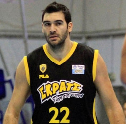 Dimitris Mavroeidis, un año más en el AEK Atenas