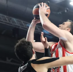 Olympiacos se impone con facilidad ante la Virtus Bolonia, 70-92