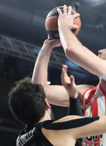 Olympiacos se impone con facilidad ante la Virtus Bolonia, 70-92