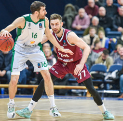 Triunfo de mérito para cerrar el 2022 en la Eurocup, 76-90