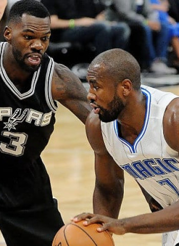 Ibaka se sale ante los Pacers