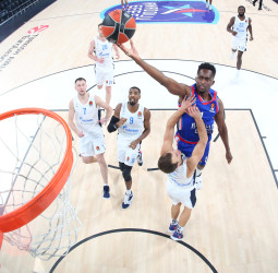 Rodrigue Beaubois renueva con Anadolu Efes: continuidad por una temporada más otra opcional