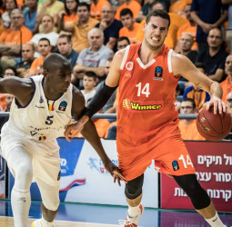 Oz Blayzer reforzará el juego interior del Maccabi