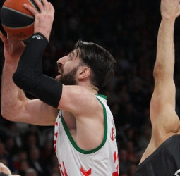 Baskonia se coloca a tiro de incluso de los puestos de cabeza de serie (71-96)