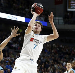 El Real Madrid regala una victoria a su afición para acabar 2017 (96-89)