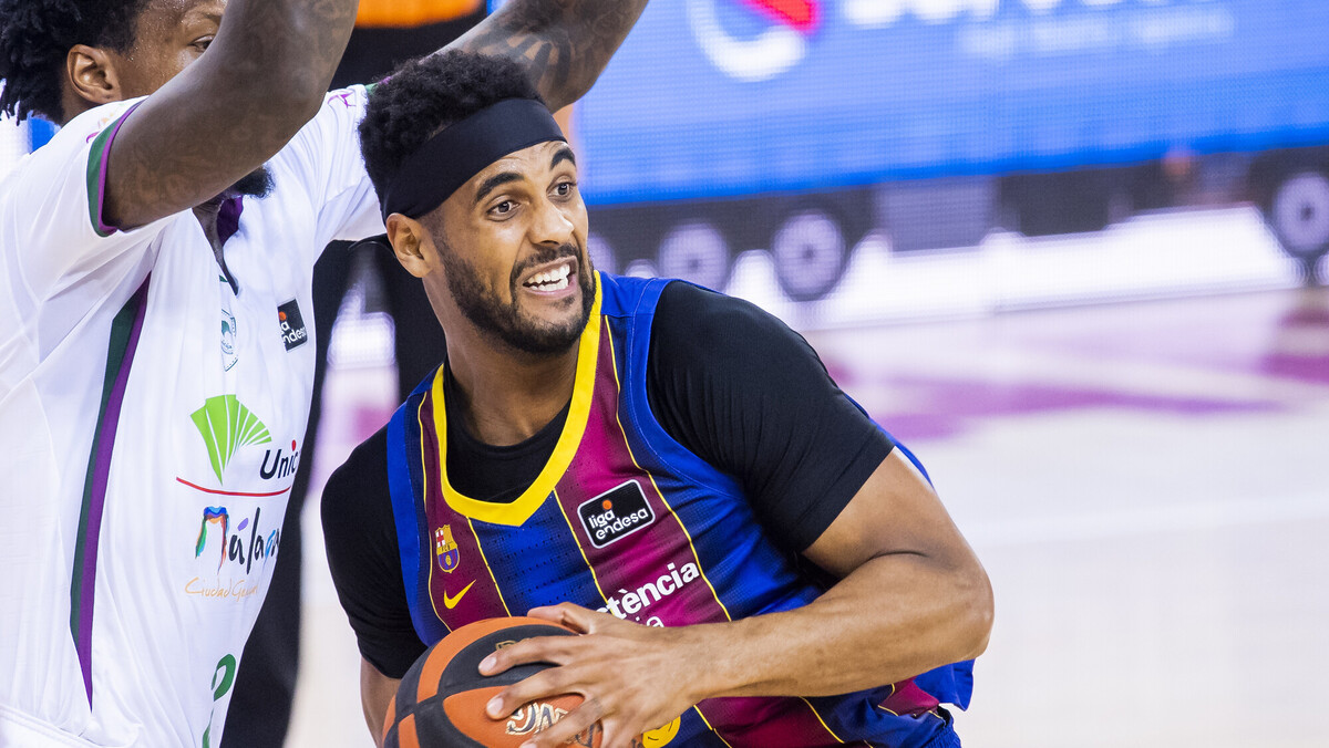 Un sensacional último cuarto azulgrana derrota a un impotente Unicaja (79-55)