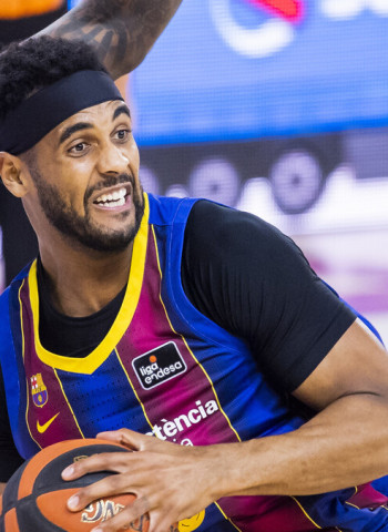 Un sensacional último cuarto azulgrana derrota a un impotente Unicaja (79-55)