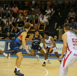 Hestia Menorca no puede con un muy completo Baxi Manresa (72-100)