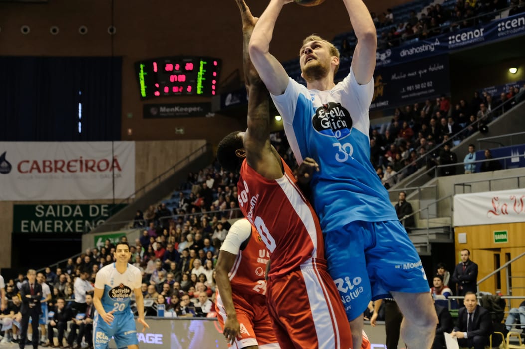 El Monbus Obradoiro se lleva algo más que un partido ante el UCAM Murcia (91-79)
