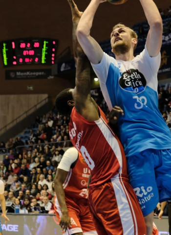 El Monbus Obradoiro se lleva algo más que un partido ante el UCAM Murcia (91-79)