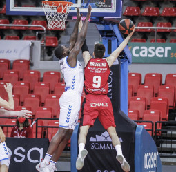El Casademont Zaragoza arrolla a Acunsa GBC y corta su mala racha (99-71)