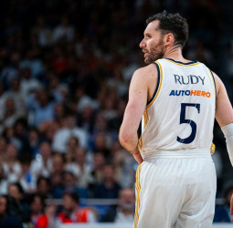 El Real Madrid se coloca a un paso del título acb, 79-63 [2-0]