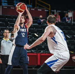 Francia mantiene su gran nivel de resultados (77-97)