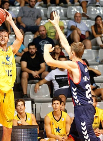 La Liga Endesa apuesta por jugar con los banquillos cruzados
