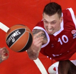 El Khimki quiere fichar a Daniel Theis, quien también pretende el Maccabi