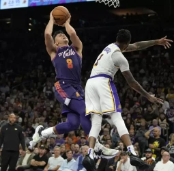 Los Suns superan de forma solvente a los Lakers