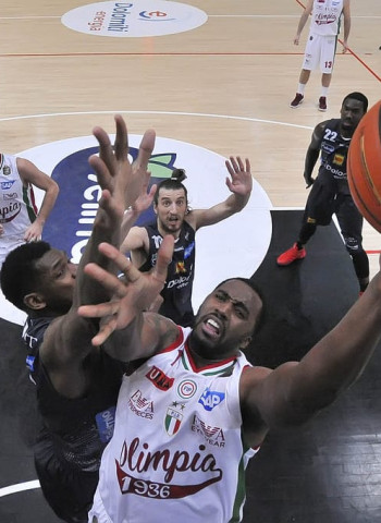 El Armani Milán recibe un duro correctivo a manos de Dolomiti Trento