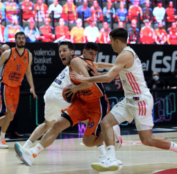 El Valencia Basket vence al Real Madrid para sellar la victoria 13 en la EuroLeague (89-78)