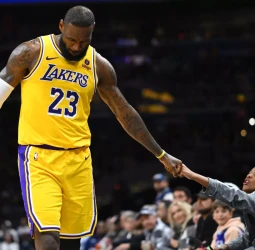 Los Lakers pelean por ascender posiciones