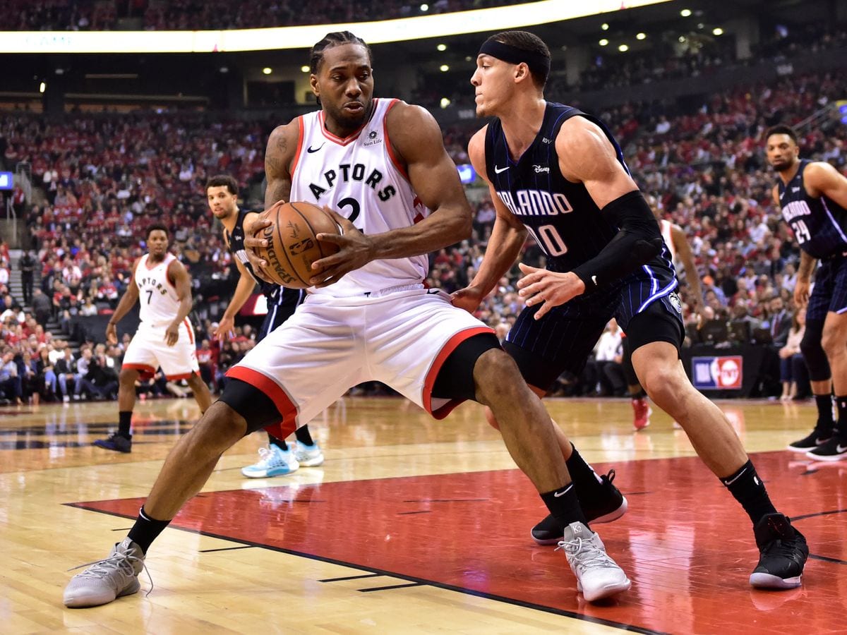 Leonard lidera a los Raptors para igualar la serie con contundencia (82-111) [1-1]