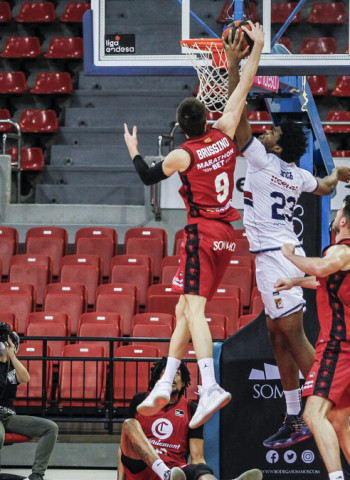 El Casademont Zaragoza se impone al Obradoiro y sigue su progresión (83-70)