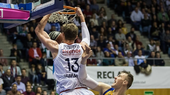 El Monbus Obradoiro continúa ampliando su idilio con la victoria (79-65)