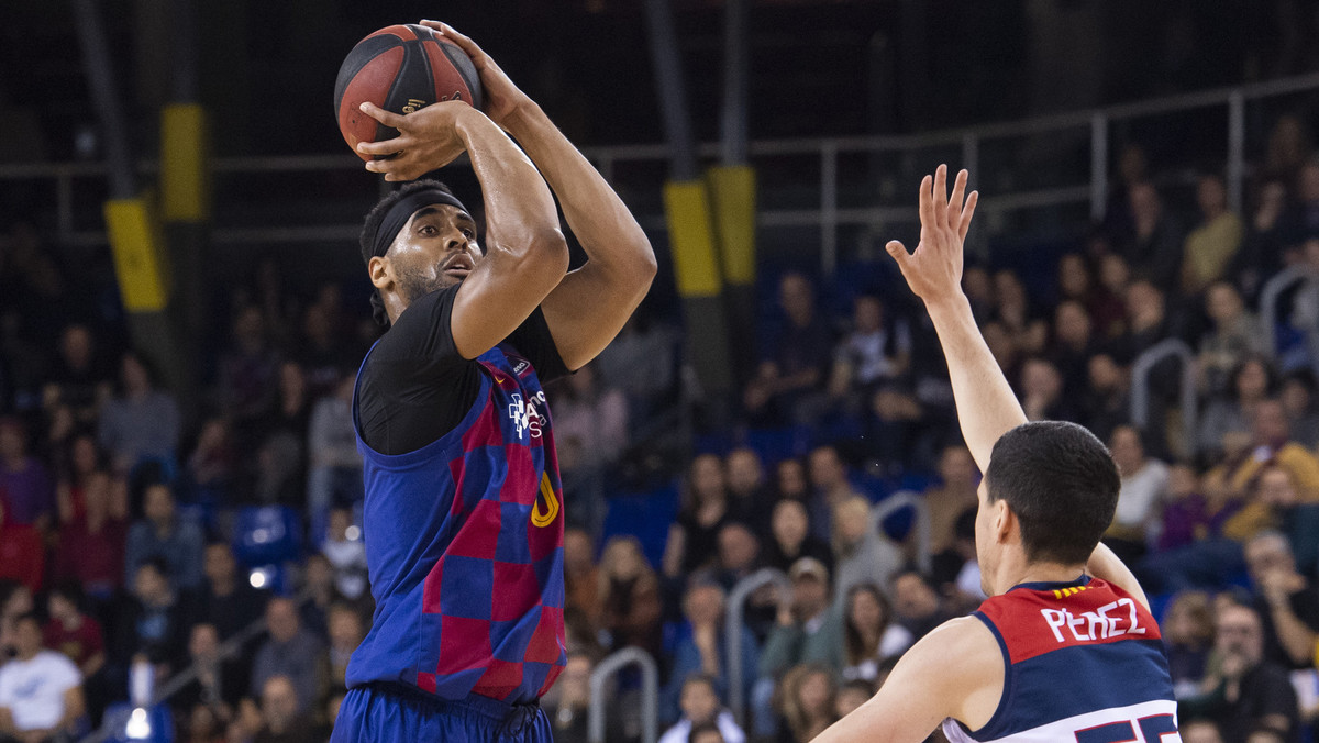 Brandon Davies castiga al Baxi Manresa y afianza al Barça como líder (86-74)