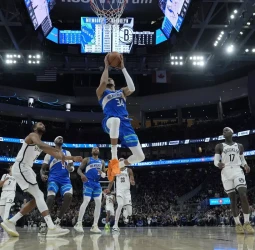 Lillard continúa en modo líder y Antetokounmpo vuelve a las canchas
