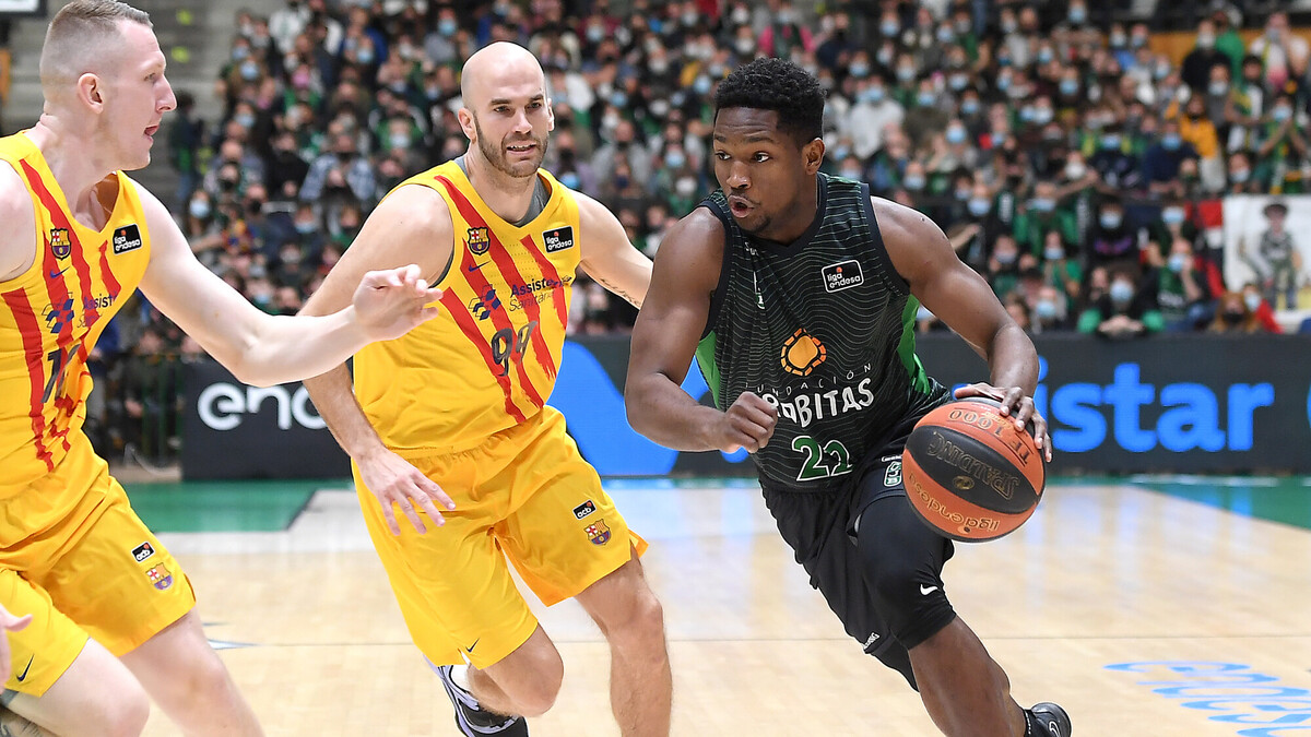 Una primera mitad perfecta le permite ganar al Joventut ante el Barcelona (83-72)