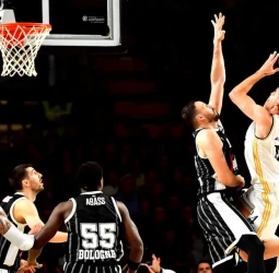 El Real Madrid corta su mala racha de resultados en Bolonia, 74-89