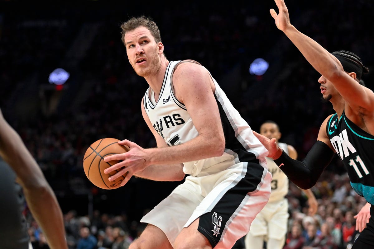 Jakob Poeltl regresa a los Toronto Raptors