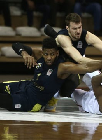Derrota de Zalgiris en el clásico lituano y sufrimiento con victoria de los de Obradovic, en una jornada con parones en varios países