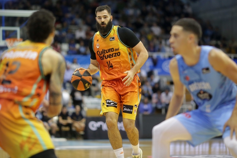 El Valencia Basket sabe sufrir para ganar en Lugo (83-88)