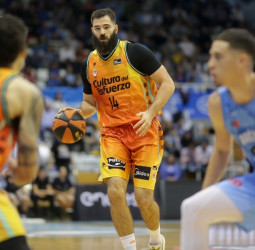 El Valencia Basket sabe sufrir para ganar en Lugo (83-88)