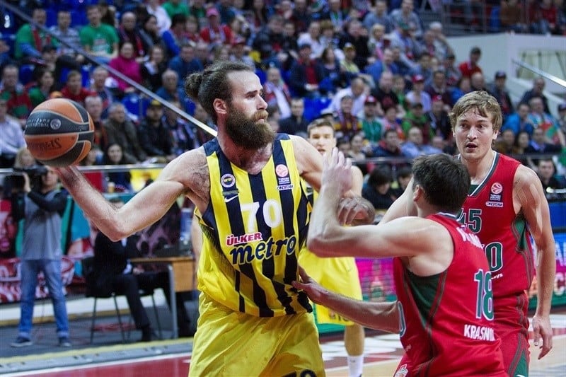El Fenerbahce se lleva la batalla por el liderato (52-55)