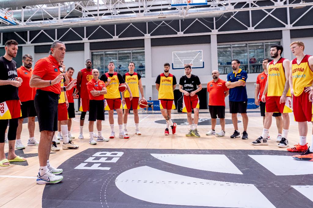 La Selección afronta el amistoso contra Italia con 15 jugadores